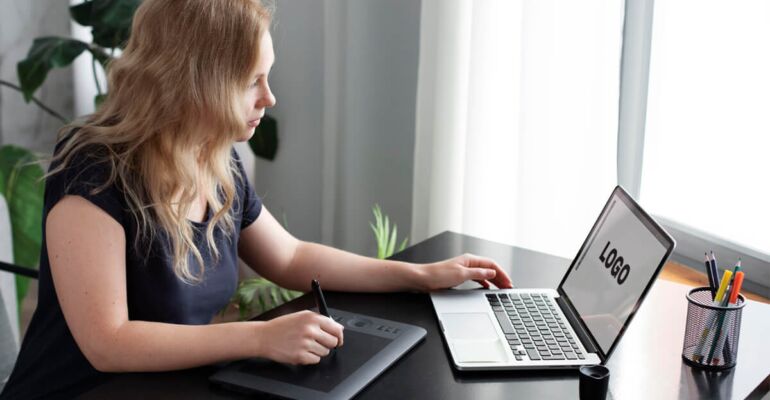 Develop a Personal Branding Strategy in 2022 (with Examples)